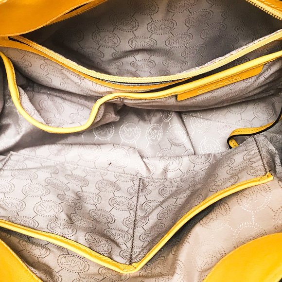 MK MICHAEL KORS | Hamilton Saffiano Leather Yellow Studded Purse | Lock & Key - Picture 11 of 16